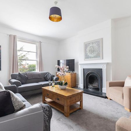 Fabulous, Vibrant, Town House, Central Bath Road 첼튼엄 외부 사진