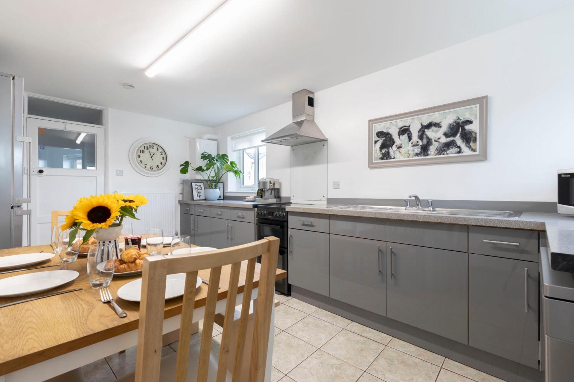 Fabulous, Vibrant, Town House, Central Bath Road 첼튼엄 외부 사진