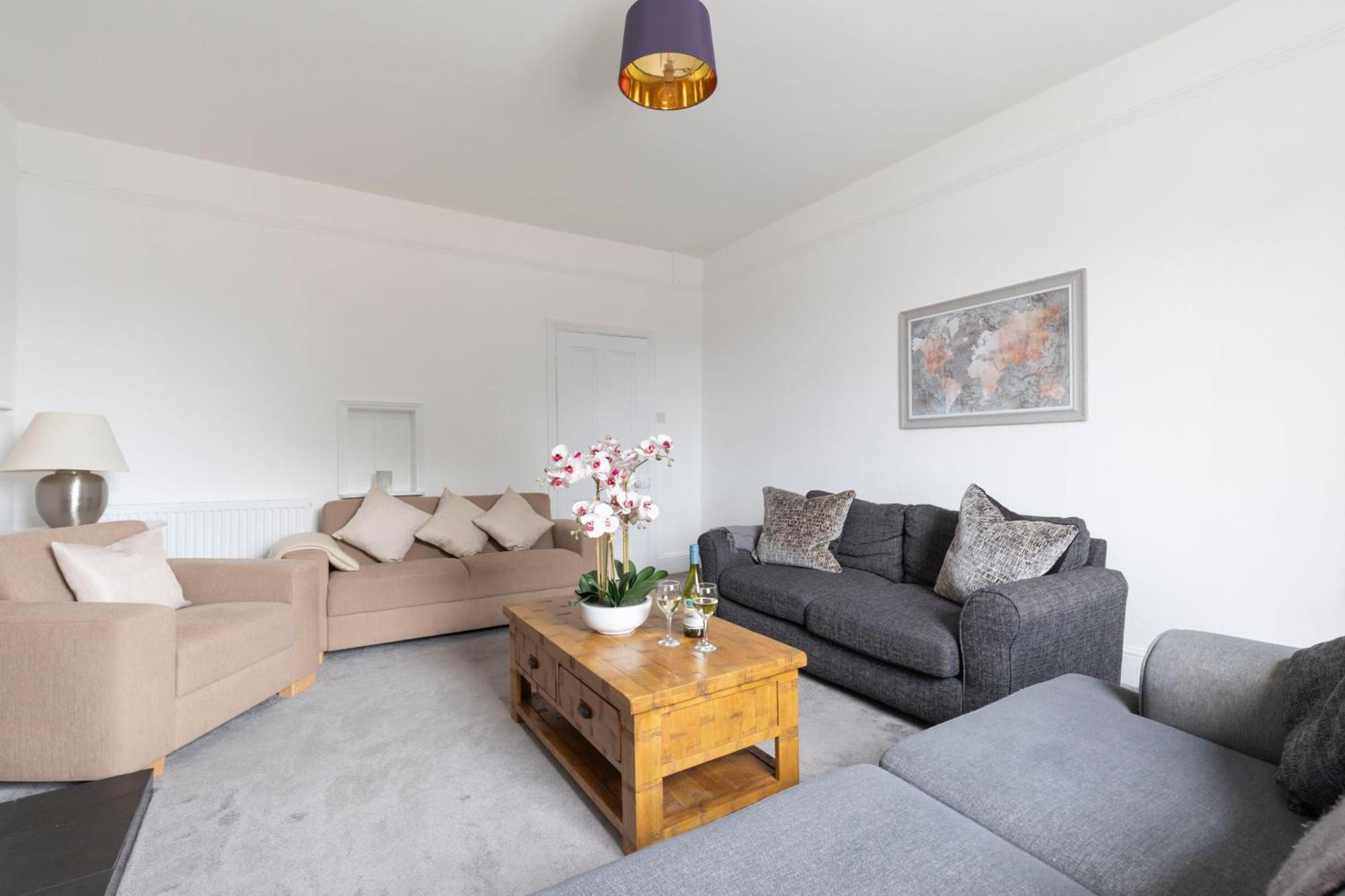 Fabulous, Vibrant, Town House, Central Bath Road 첼튼엄 외부 사진