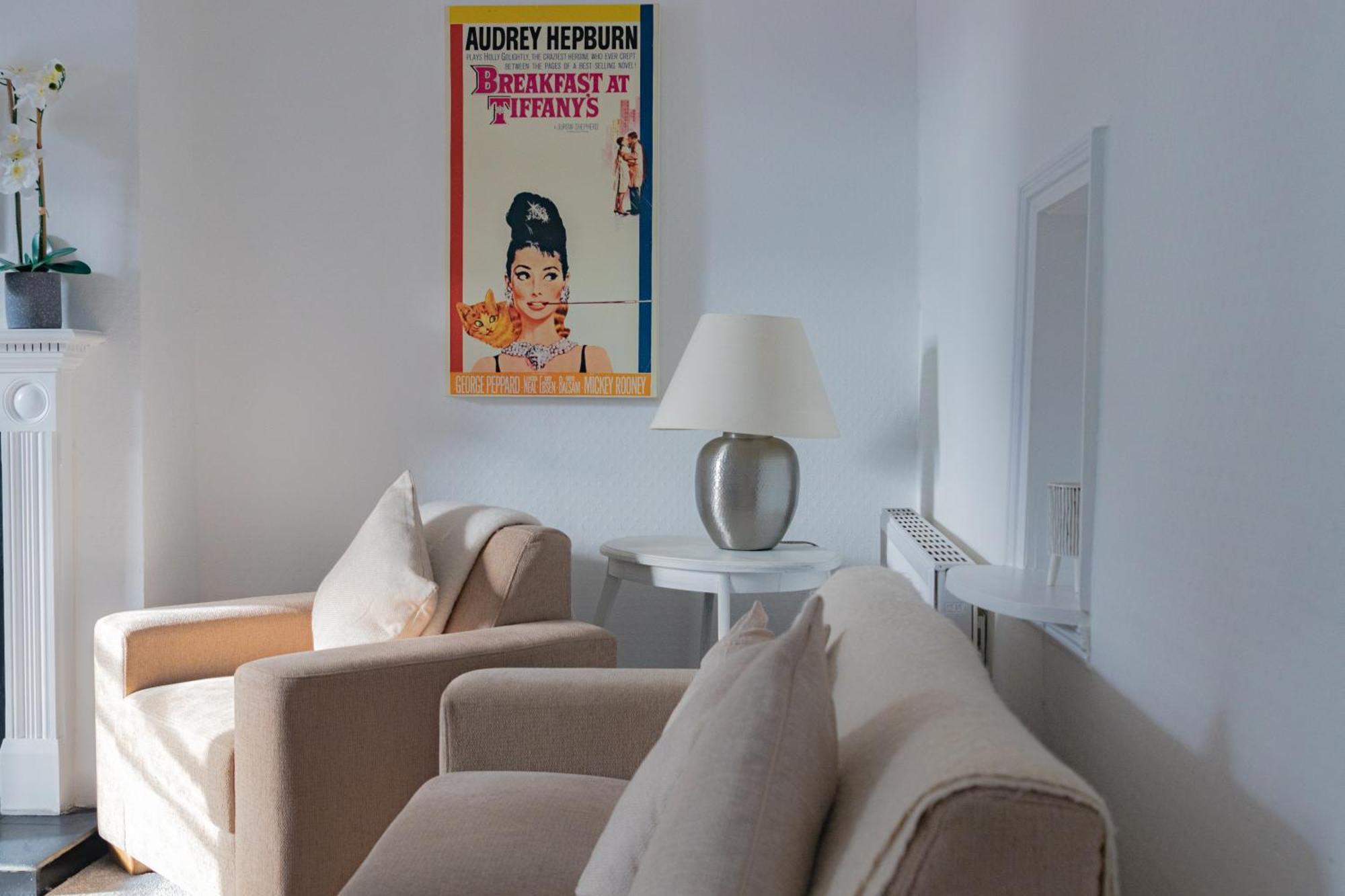Fabulous, Vibrant, Town House, Central Bath Road 첼튼엄 외부 사진