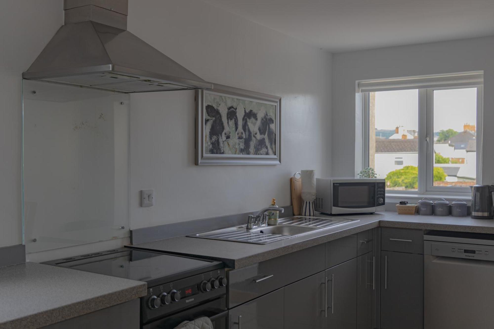 Fabulous, Vibrant, Town House, Central Bath Road 첼튼엄 외부 사진
