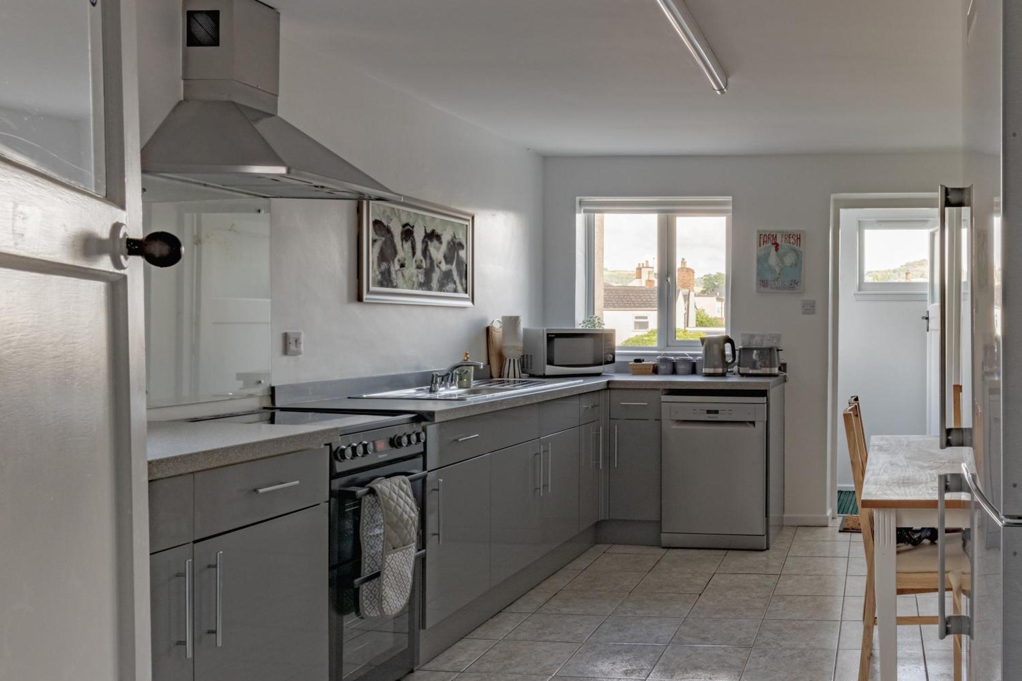 Fabulous, Vibrant, Town House, Central Bath Road 첼튼엄 외부 사진