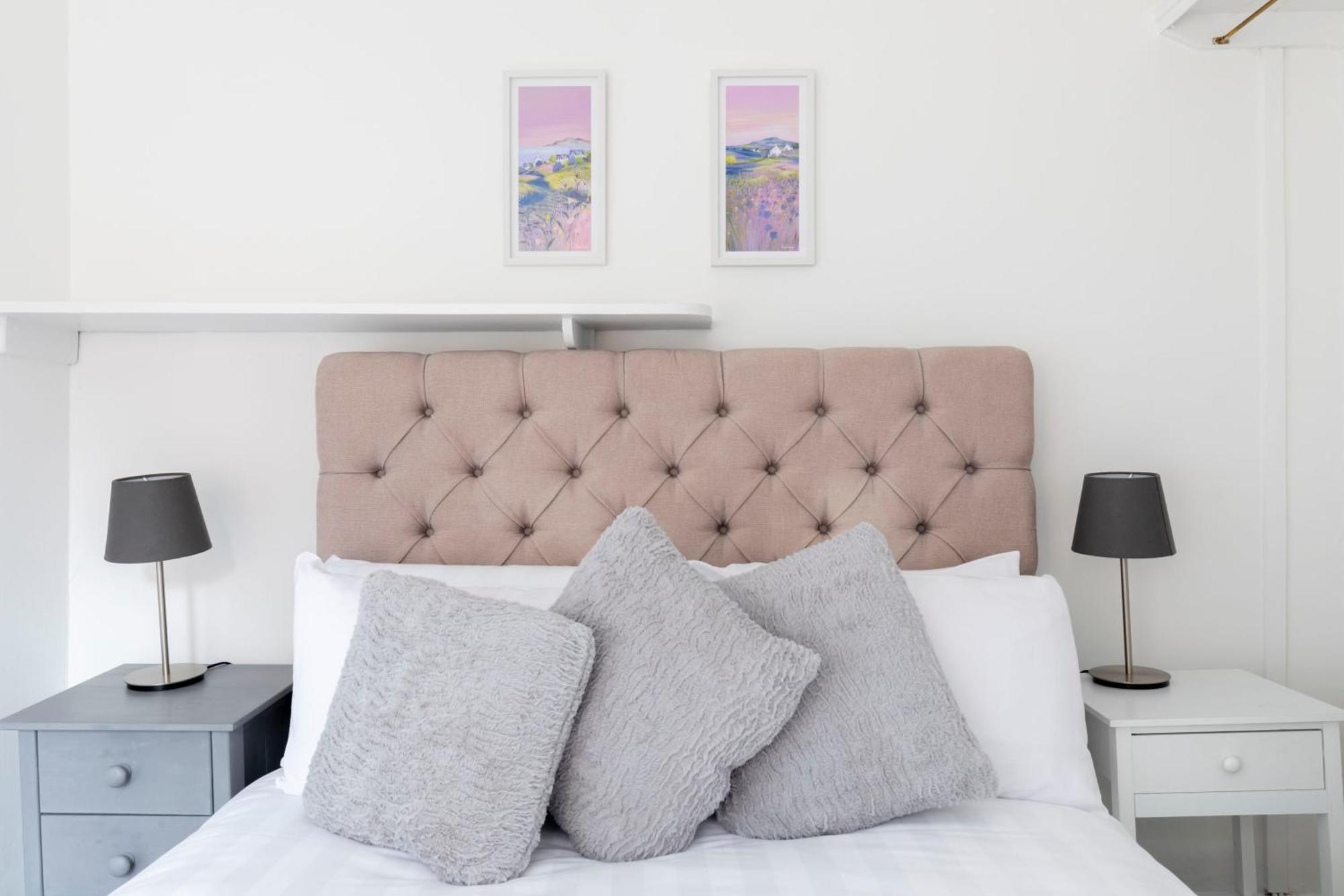 Fabulous, Vibrant, Town House, Central Bath Road 첼튼엄 외부 사진