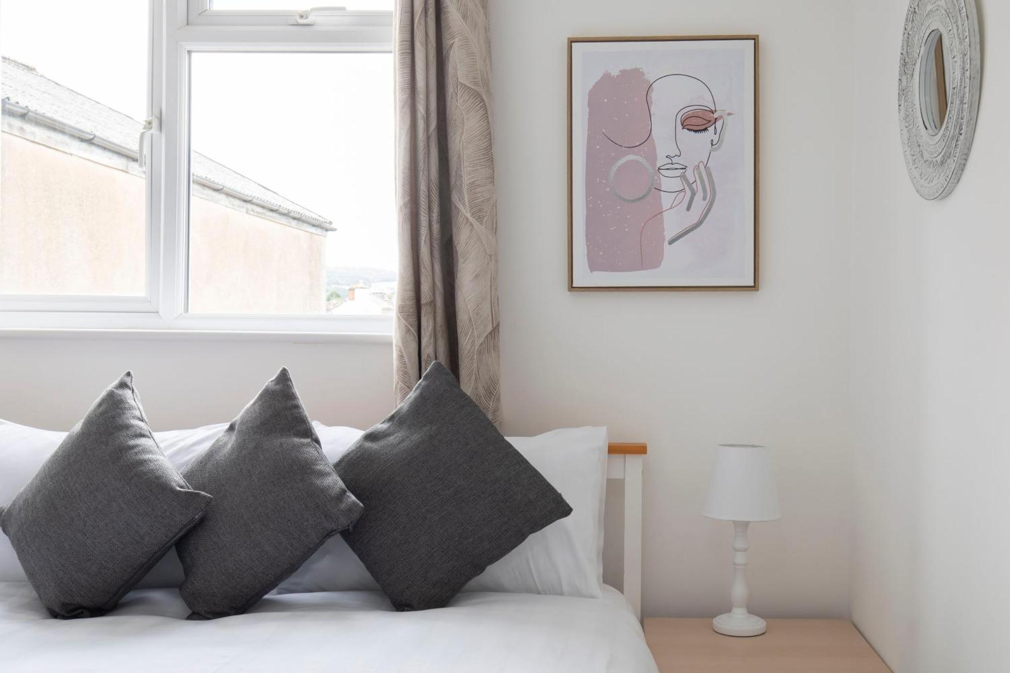 Fabulous, Vibrant, Town House, Central Bath Road 첼튼엄 외부 사진