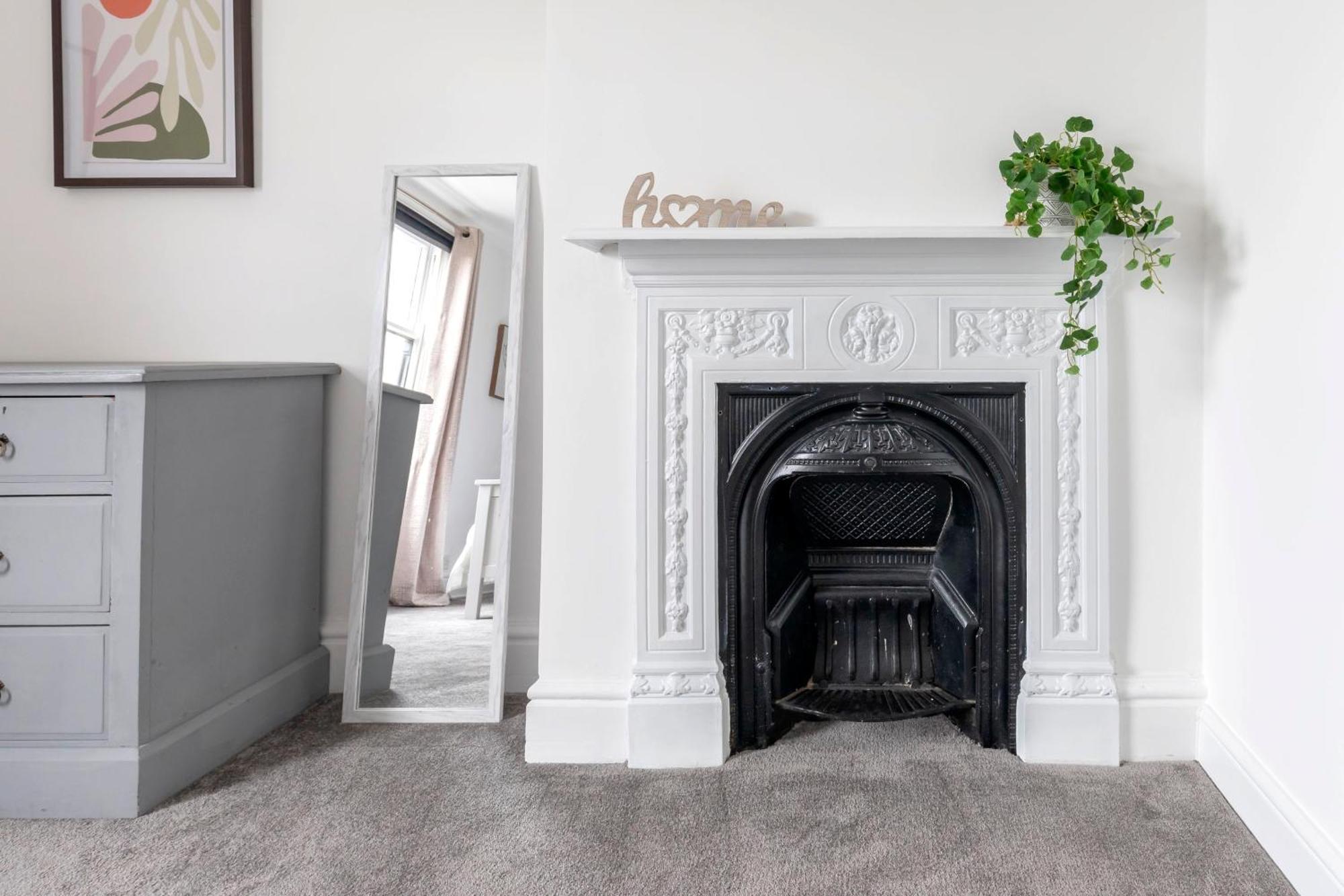 Fabulous, Vibrant, Town House, Central Bath Road 첼튼엄 외부 사진