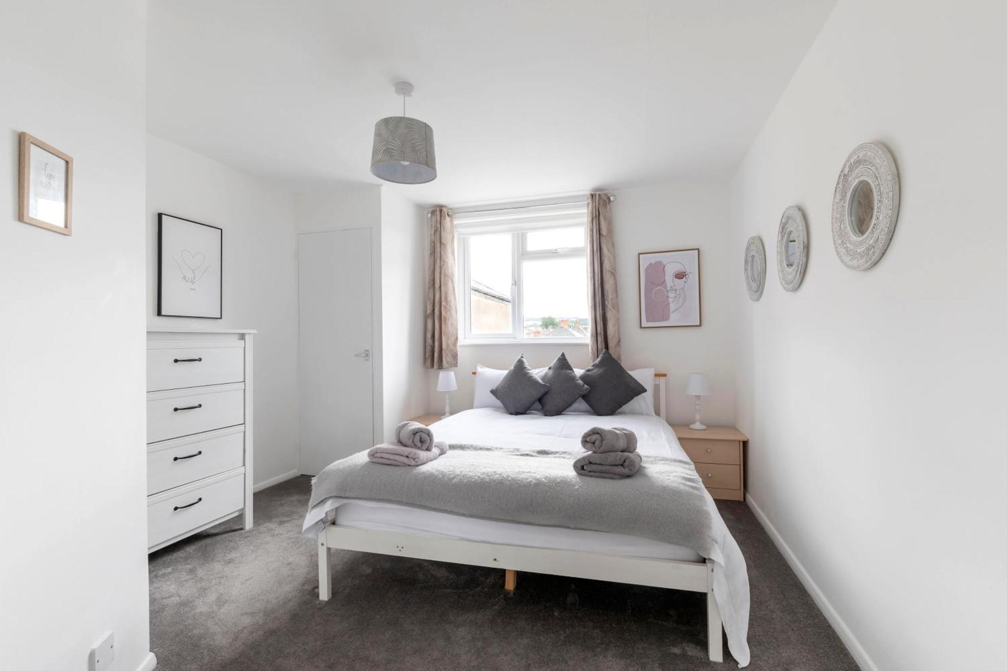 Fabulous, Vibrant, Town House, Central Bath Road 첼튼엄 외부 사진