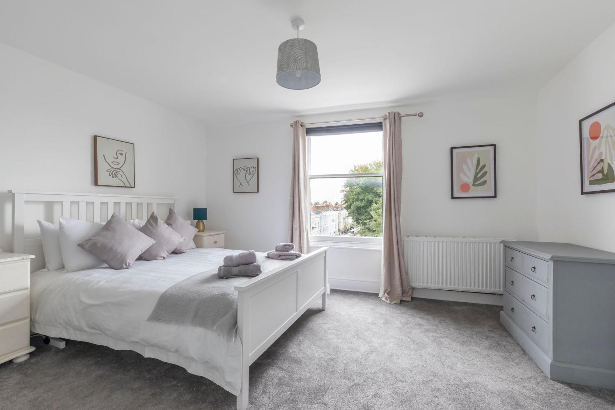 Fabulous, Vibrant, Town House, Central Bath Road 첼튼엄 외부 사진