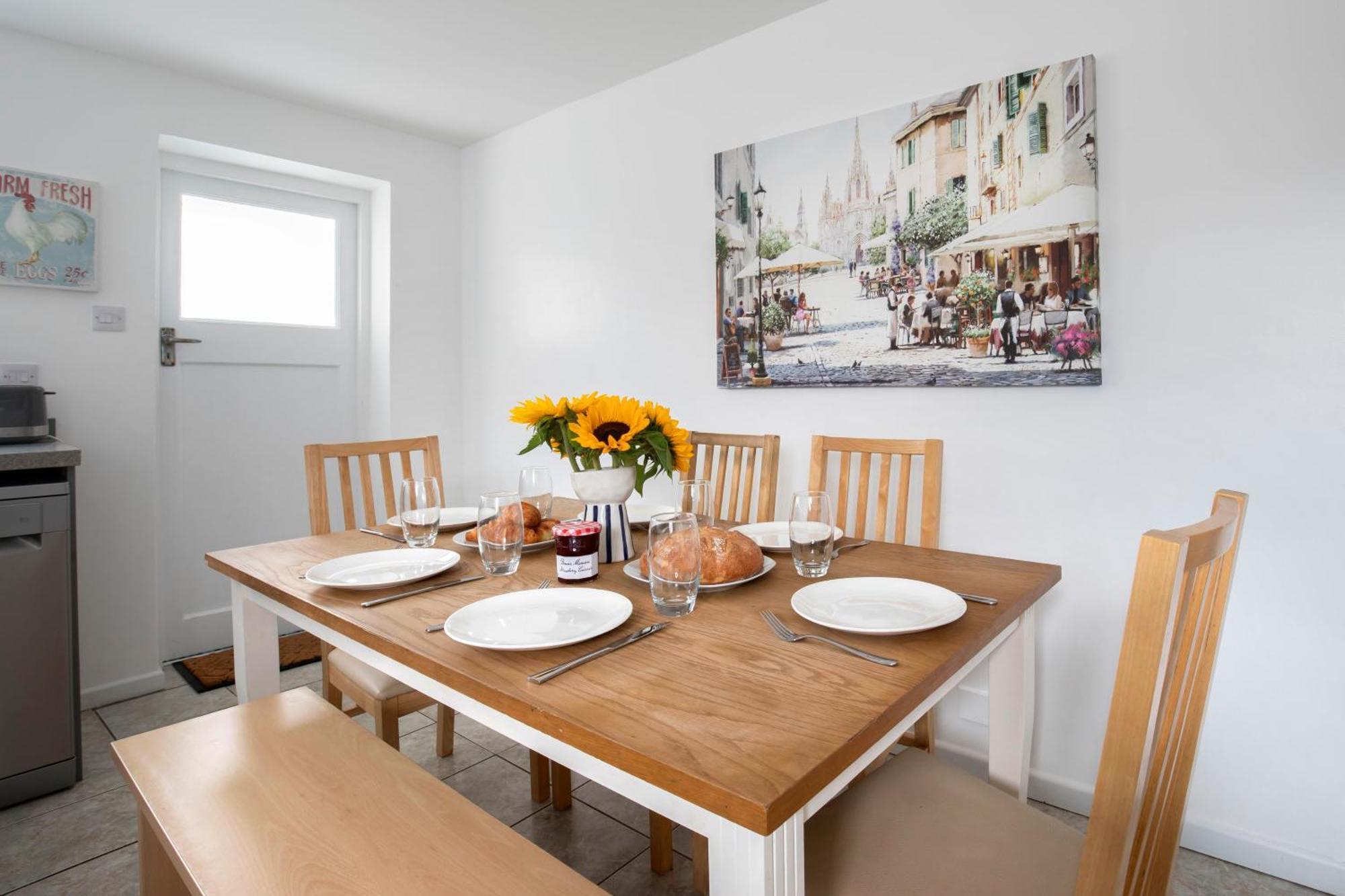 Fabulous, Vibrant, Town House, Central Bath Road 첼튼엄 외부 사진